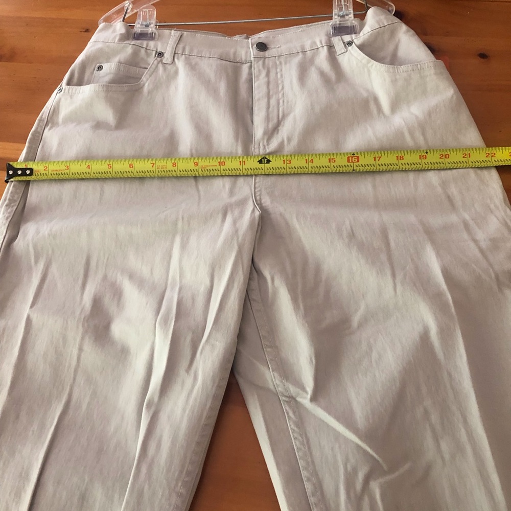Cherokee Women’s Khaki Capris Size 14